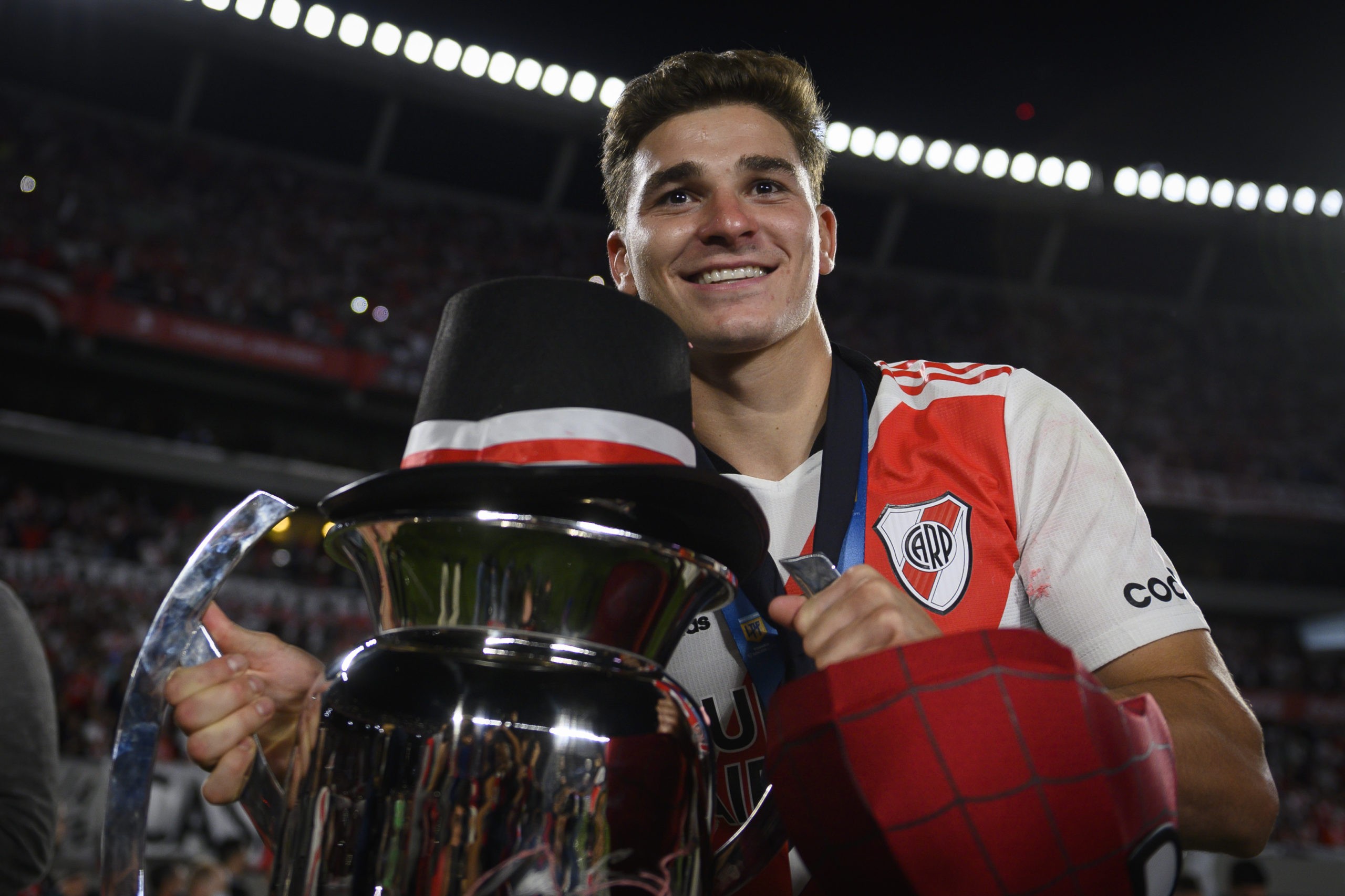 Man Utd very close to signing Julian Alvarez - Bóng Đá