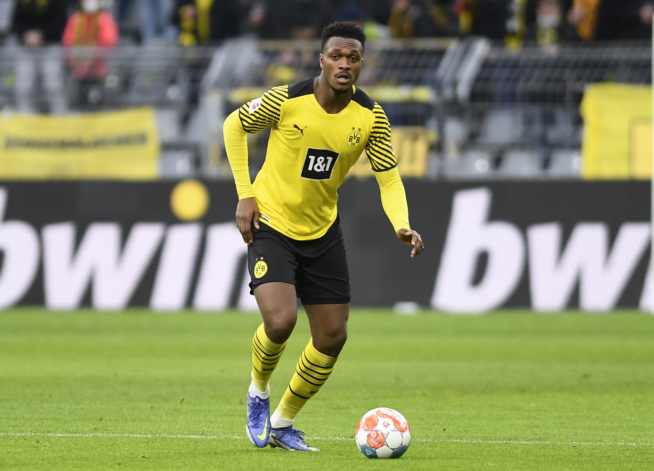 Động thái cho thấy Man Utd chuẩn bị đón chữ ký lý tưởng ở hàng thủ - Bóng Đá