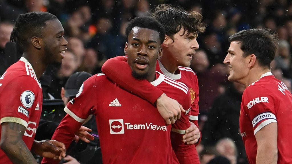 ‘I live for moments like this’ - Elanga on hearing Man Utd fans chant his song after scoring at Leeds - Bóng Đá