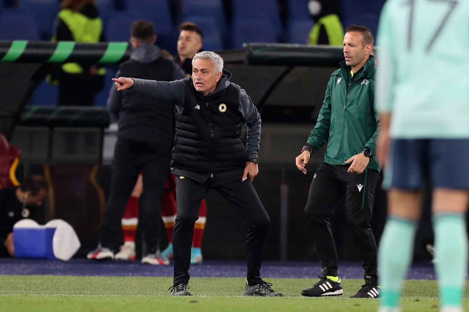 Man Utd đã đánh rơi một đá tảng thực sự vào tay Mourinho - Bóng Đá