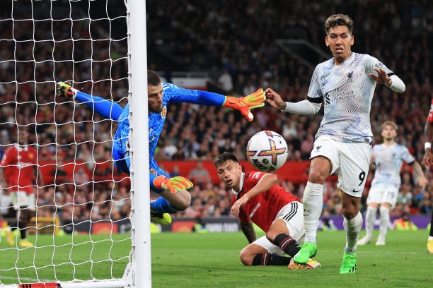 Jamie Carragher insists Lisandro Martinez’s height will be ‘a problem’ for Manchester United after beating Liverpool - Bóng Đá