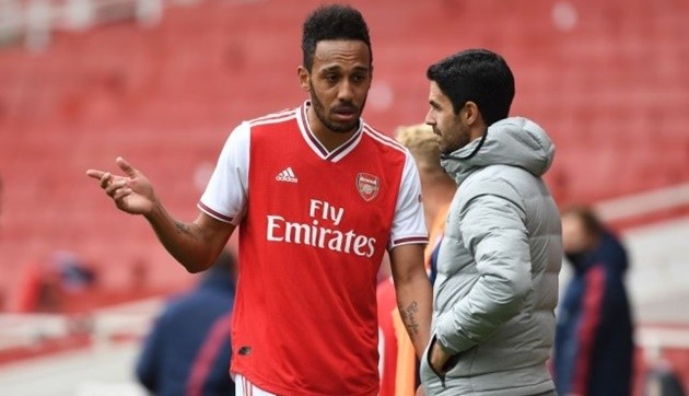 Mikel Arteta has been urged to field Pierre-Emerick Aubameyang as a central striker - Bóng Đá