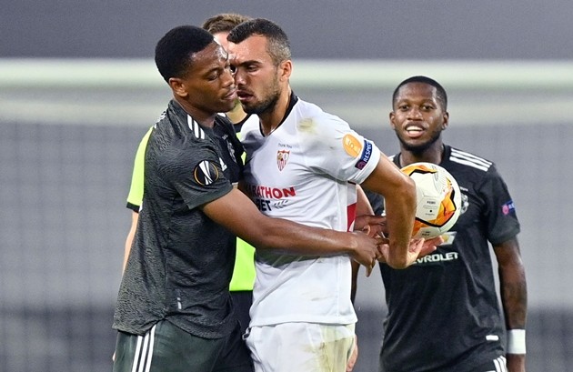 Noisy Sevilla gave Man United a rough ride - Bóng Đá