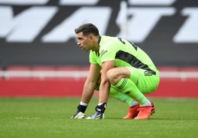 Aston Villa submit second offer for Arsenal goalkeeper Emiliano Martinez - Bóng Đá