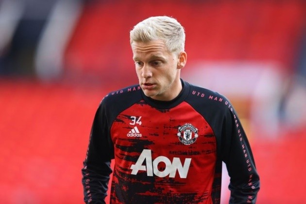‘I don’t understand it’: Jamie Carragher baffled by Manchester United’s decision to sign Donny van de Beek - Bóng Đá