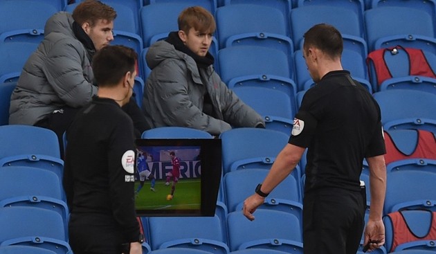 Welbeck said it wasn't a penalty – Henderson says VAR robbed Liverpool of victory - Bóng Đá