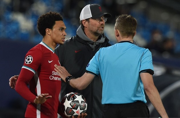 Góc Liverpool: Chờ đợi lời hồi đáp của Alexander-Arnold - Bóng Đá
