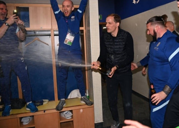 Tuchel ăn mừng điên cuồng trong phòng thay đồ Chelsea - Bóng Đá