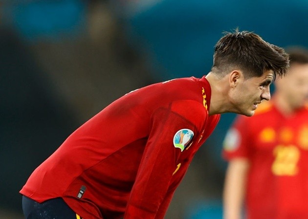 Striker Alvaro Morata claims people 'wait to pile on and criticise' - Bóng Đá