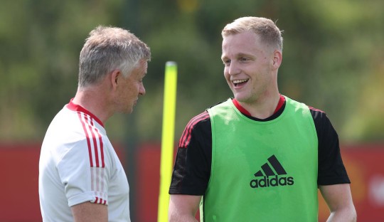 Donny van de Beek sends message to Ole Gunnar Solskjaer over his best position - Bóng Đá