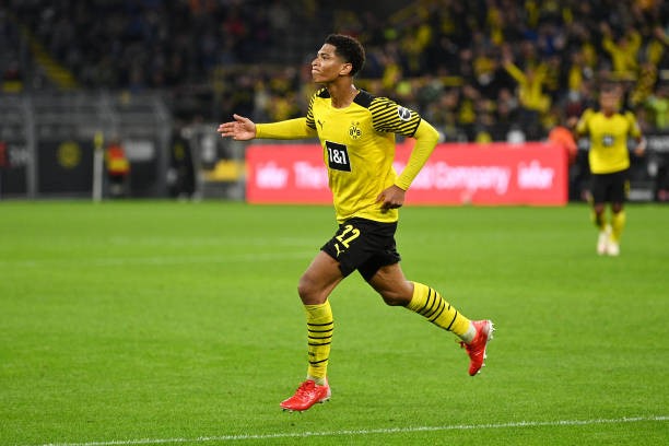 'Quái vật tuyến giữa' có khả năng cập bến Premier League mùa sau - Bóng Đá