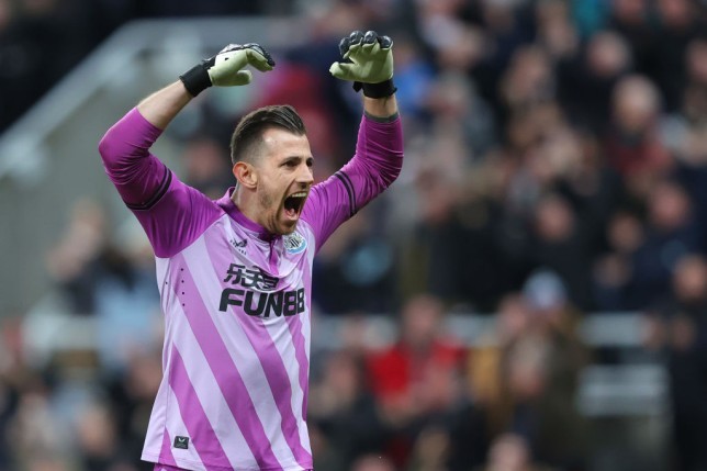 Manchester United failed in deadline day swap deal to sign Newcastle United goalkeeper Martin Dubravka - Bóng Đá