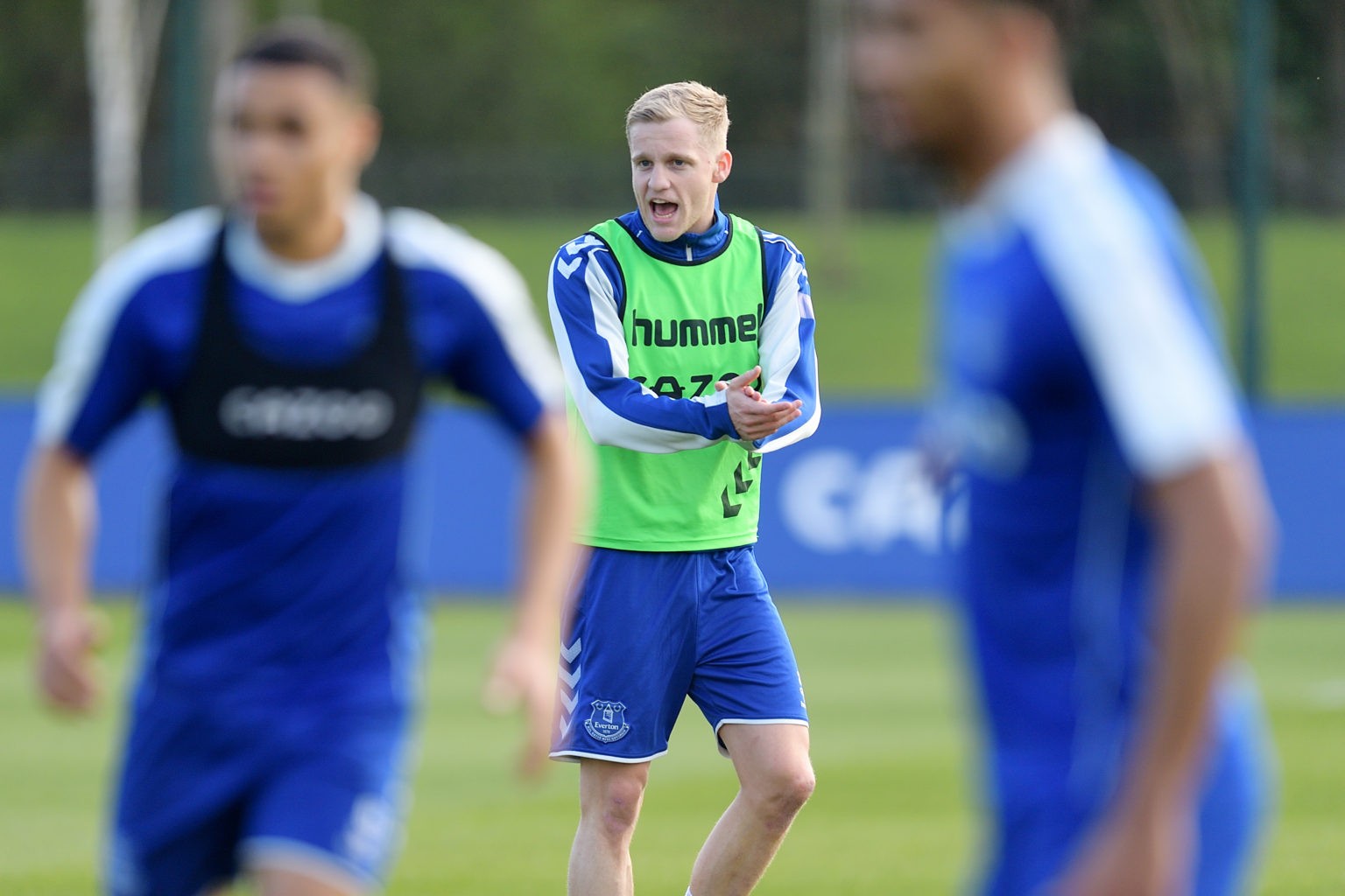 Can Donny van de Beek play against Manchester United? - Bóng Đá