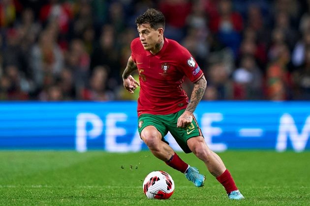 2 cầu thủ chạy cánh phải hàng đầu, giá dưới 35 triệu bảng cho Man Utd - Bóng Đá