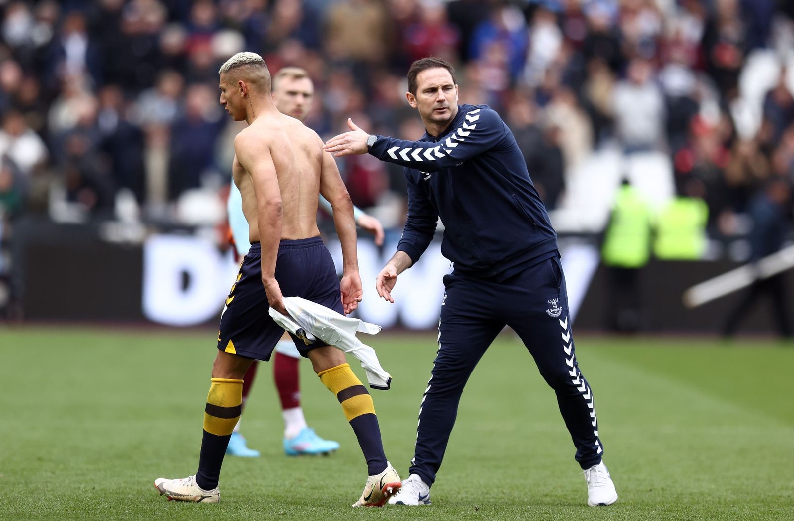 Frank Lampard bắt đầu hoảng loạn - Bóng Đá