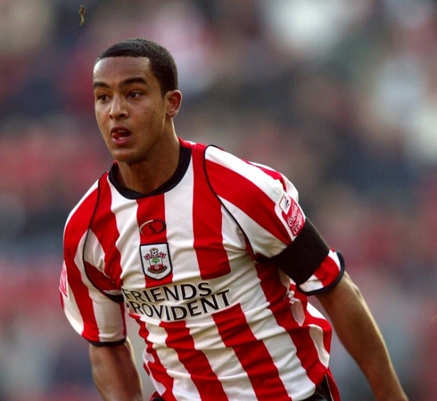 Theo Walcott ghi bàn đầu tiên cho Southampton sau 25 năm - Bóng Đá