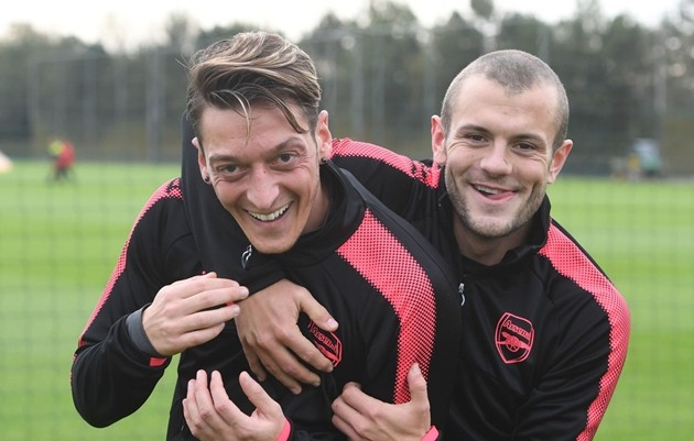 Wilshere reckons Ozil’s situation isn’t as clear as the club wants us to believe - Bóng Đá