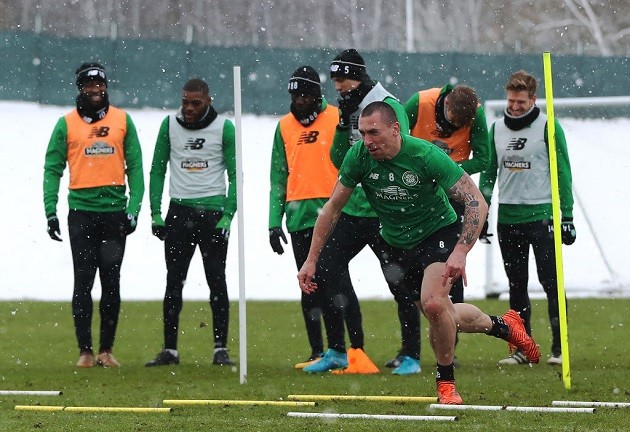 PHOTO: TIERNEY BRINGS CELTIC INFLUENCE TO ARSENAL TRAINING SESSION - Bóng Đá