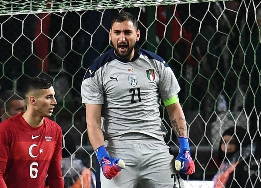 Donnarumma mắc sai lầm trong chiến thắng của tuyển Italy - Bóng Đá