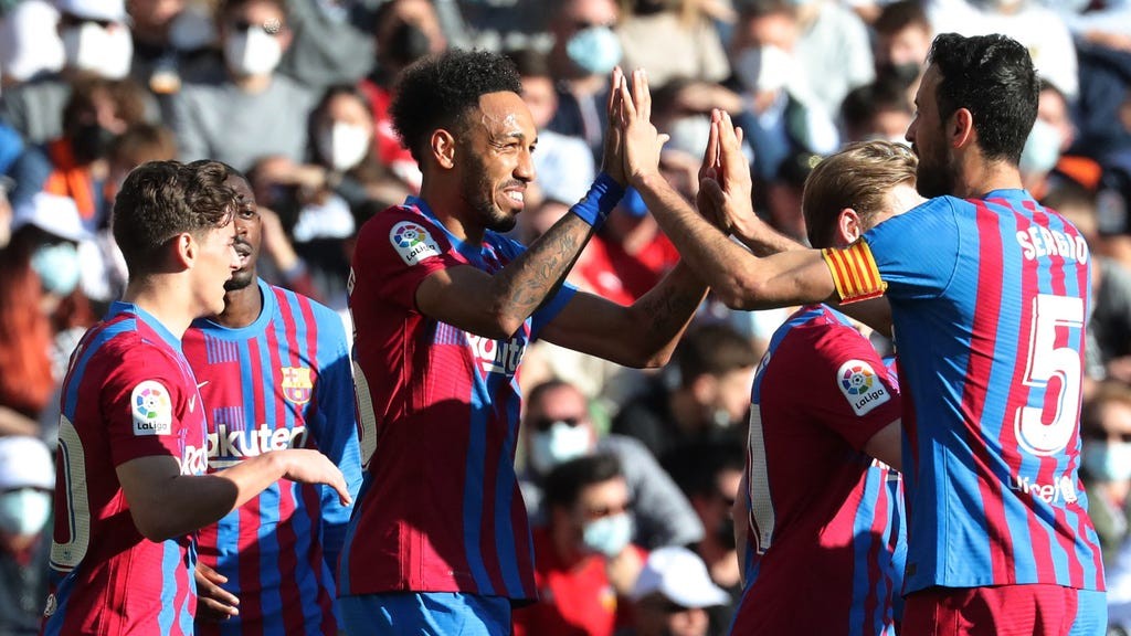 Having Aubameyang on a free transfer is a gift!' - Busquets - Bóng Đá