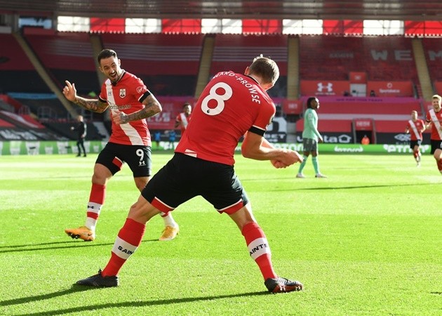 10 hình ảnh ấn tượng ở vòng 6 EPL: Maguire 'đấu vật'; Siêu phẩm Rooney tái hiện - Bóng Đá