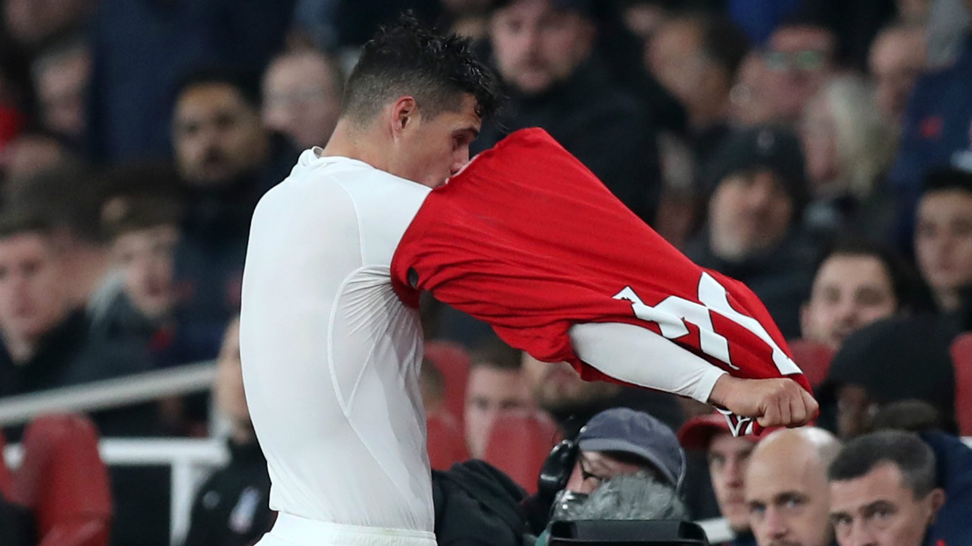 Emiliano Martinez on Xhaka - Bóng Đá