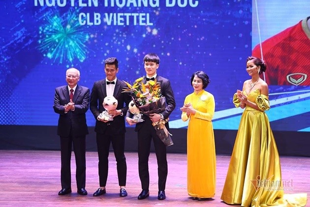 Hoàng Đức đoạt Quả bóng vàng: Xin cảm ơn và tiếc với thầy Park - Bóng Đá