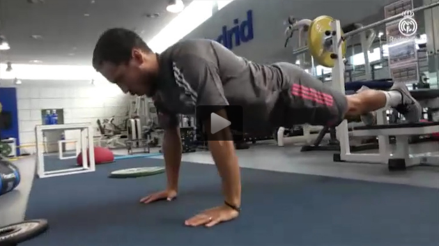 Hazard put through his paces in the gym - Bóng Đá