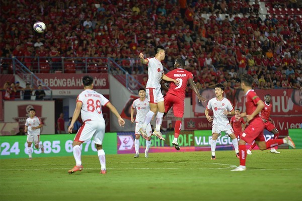 Vòng 7 V-League: HAGL thăng hoa; Ngôi đầu đổi chủ - Bóng Đá