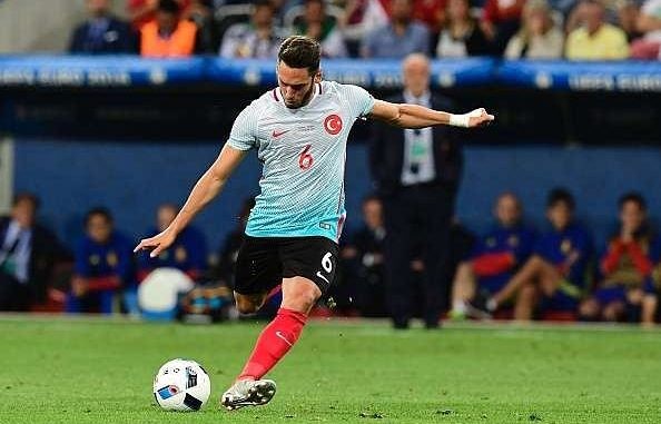 Hakan Calhanoglu - £23million would get signing done in January - Bóng Đá