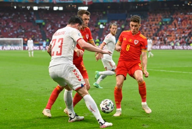 Tình huống vào bóng rợn người của sao Liverpool - Harry Wilson - Bóng Đá