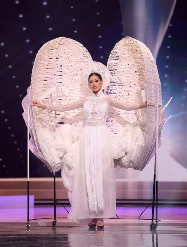 She is Alina Luz Akselrad, the model who honored Maradona at the Miss Universe - Bóng Đá