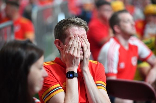 Bale bất lực, CĐV Wales khóc cạn nước mắt trong ngày chia tay EURO - Bóng Đá