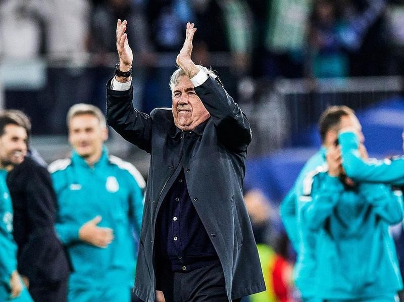 HLV Carlo Ancelotti bật khóc - Bóng Đá