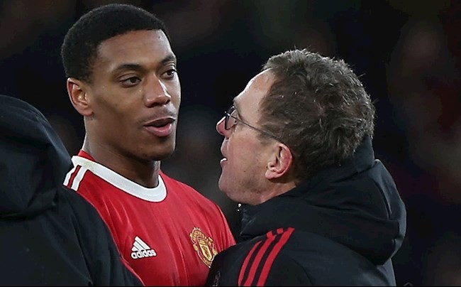 Rangnick ôm Martial sau trận - Bóng Đá