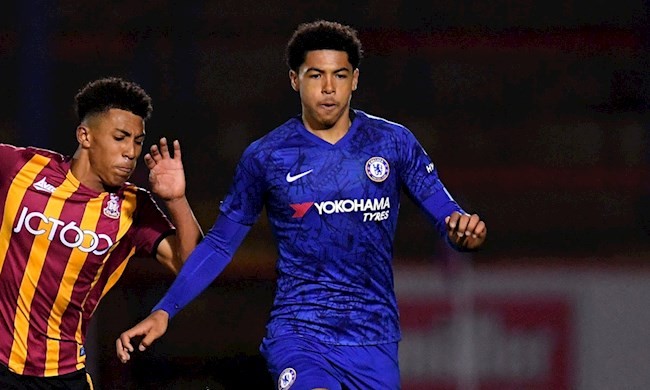 Hậu vệ Chelsea thành hàng hot trên TTCN - Bóng Đá