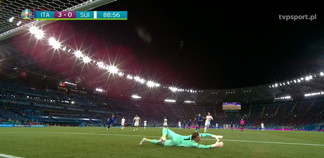 Ảnh tình huống đáng chú ý trận Ý vs Thụy Sĩ - Bóng Đá