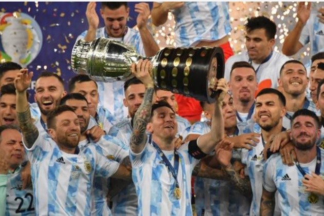 Hành động của Neymar với Messi sau trận chung kết - Bóng Đá