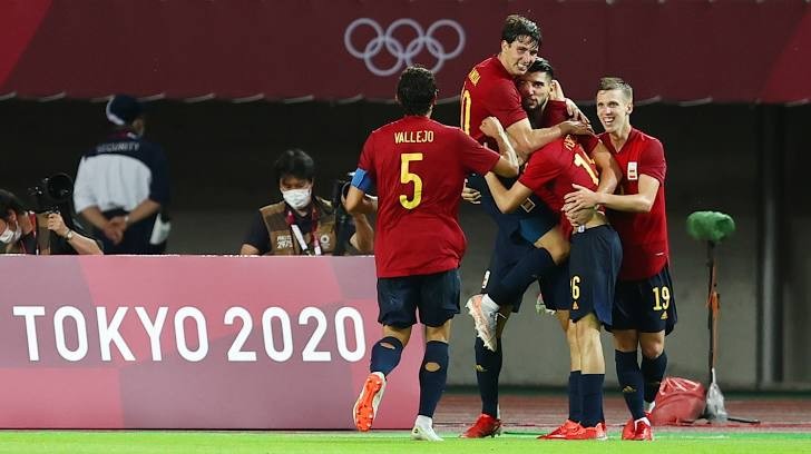 Ghi bàn rồi dùng tay chơi bóng, sao M.U hóa tội đồ ở Olympic - Bóng Đá