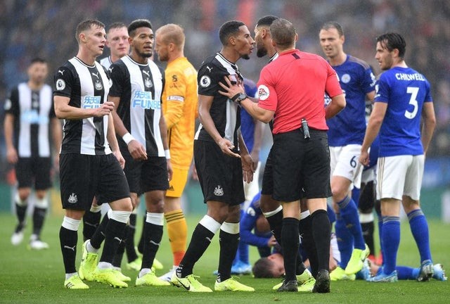 5 đội bóng tham gia trụ hạng Premier League: 