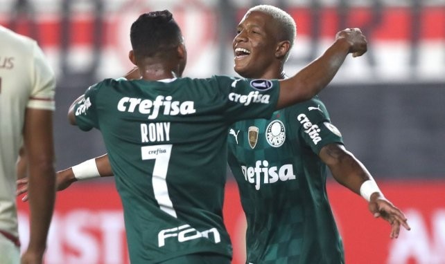 Arsenal have reportedly made an attempt to sign Palmeiras midfielder Danilo - Bóng Đá