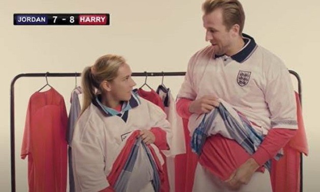 HayleyMcQueen You might hate the shirt but please love the cause. Here today supporting #FootballShirtFriday - Bóng Đá