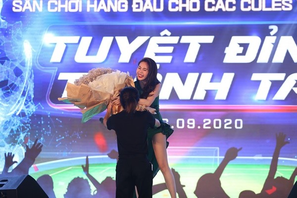 Sự thật thú vị về “Cô Tiên” từ thiện Thuỷ Tiên: Hóa ra là fan cứng của FCB88 - Bóng Đá