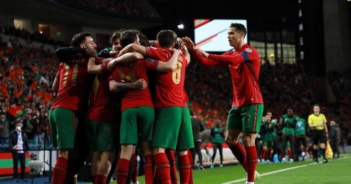 Ronaldo chỉ tay vào Fernandes và 2 pha chạm bóng tinh tế - Bóng Đá