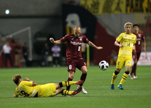 10 sao nhận lương cao nhất thế giới: 'Ông già' CR7; 'Báo cô' Arsenal - Bóng Đá