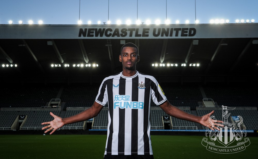 Official: Isak Newcastle - Bóng Đá