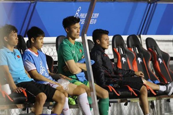 HLV Park Hang-seo lý giải về việc sử dụng Văn Toản thay cho Tiến Dũng - Bóng Đá