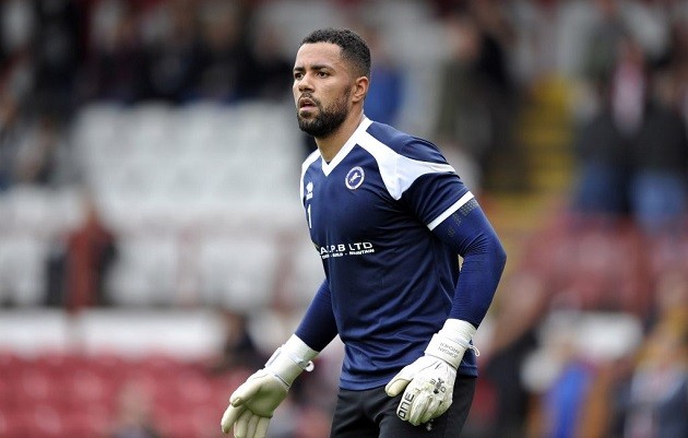 Report: West Ham consider signing ex-Millwall goalkeeper Jordan Archer - Bóng Đá