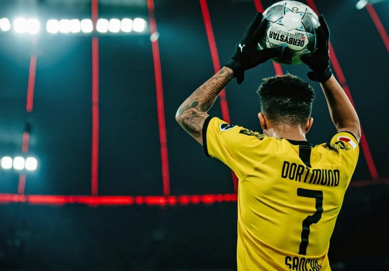 (Photo) Man United transfer target Jadon Sancho will raise eyebrows by liking Liverpool post - Bóng Đá