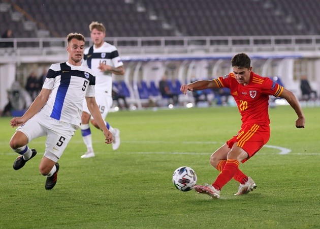 Mike Phelan praises Levitt and James' performance in Wales victory - Bóng Đá